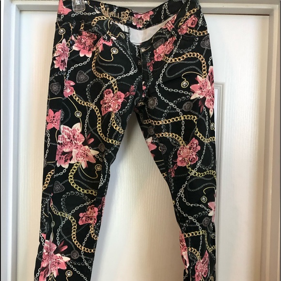 Chain link Wall Flower Jeans - Picture 2 of 3